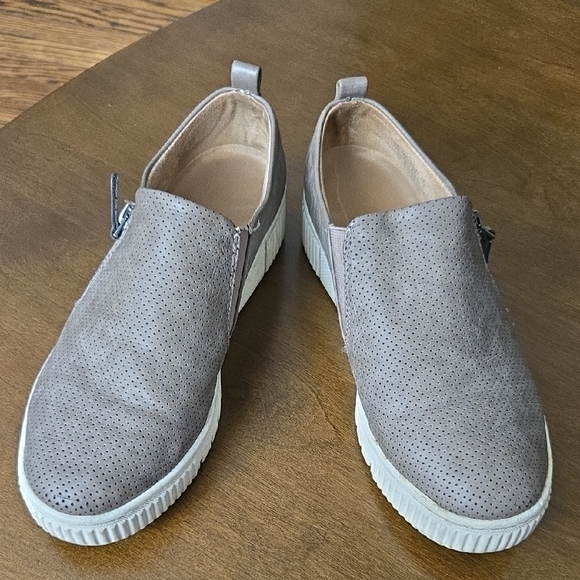 Naturalizer Shoes - Naturalizer Soul Beige Slip-On Shoes size 7 with side zip